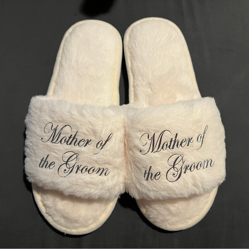 NWOT MOTHER OF THE GROOM SUPER SOFT SIPPERS